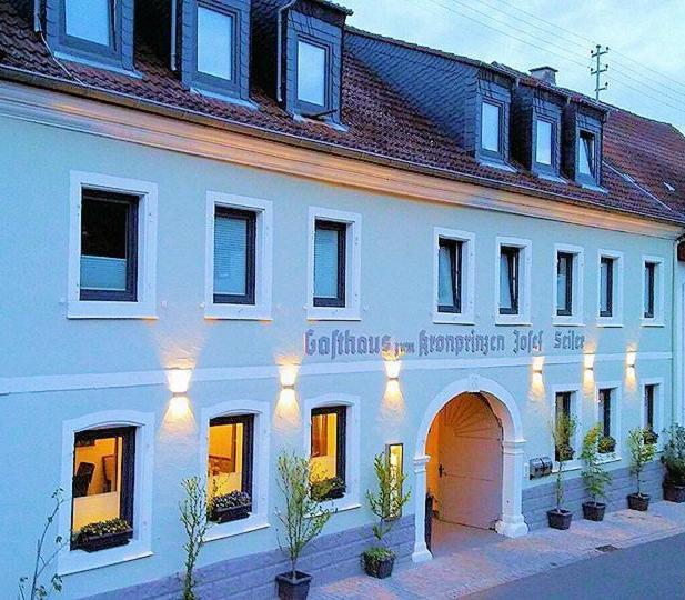 Zum Kronprinzen Hotel Garni Weyher Bagian luar foto